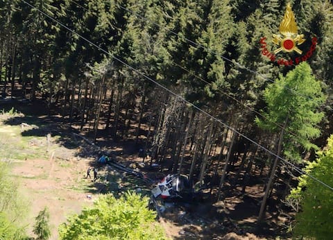 Accidente de teleférico en Italia: el número de muertos temporales aumenta a 12
