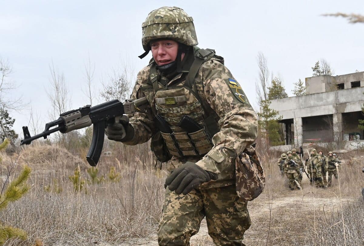 Ukraine : des obus explosent pr&egrave;s du ministre ukrainien de l&rsquo;Int&eacute;rieur sur le front