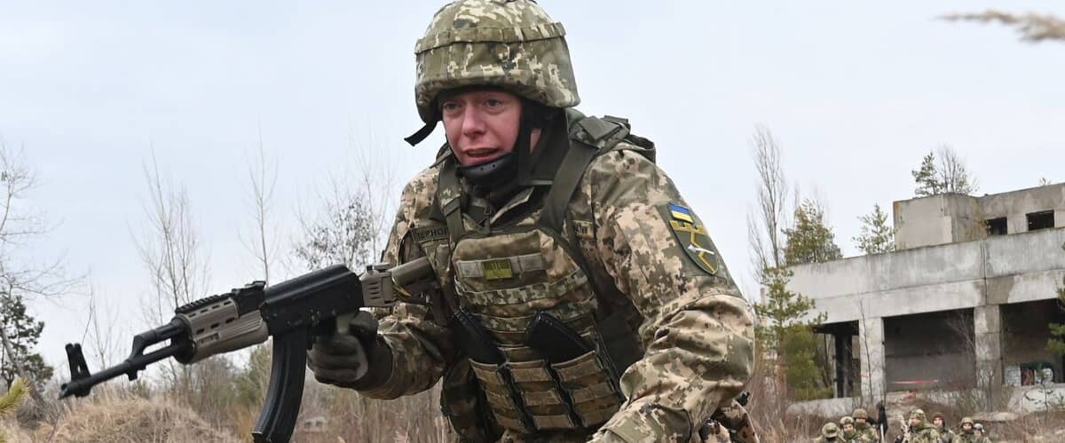 Ukraine: Shells explode near the Ukrainian Interior Minister at the front Ukraine: Shells explode near the Ukrainian Interior Minister at the front