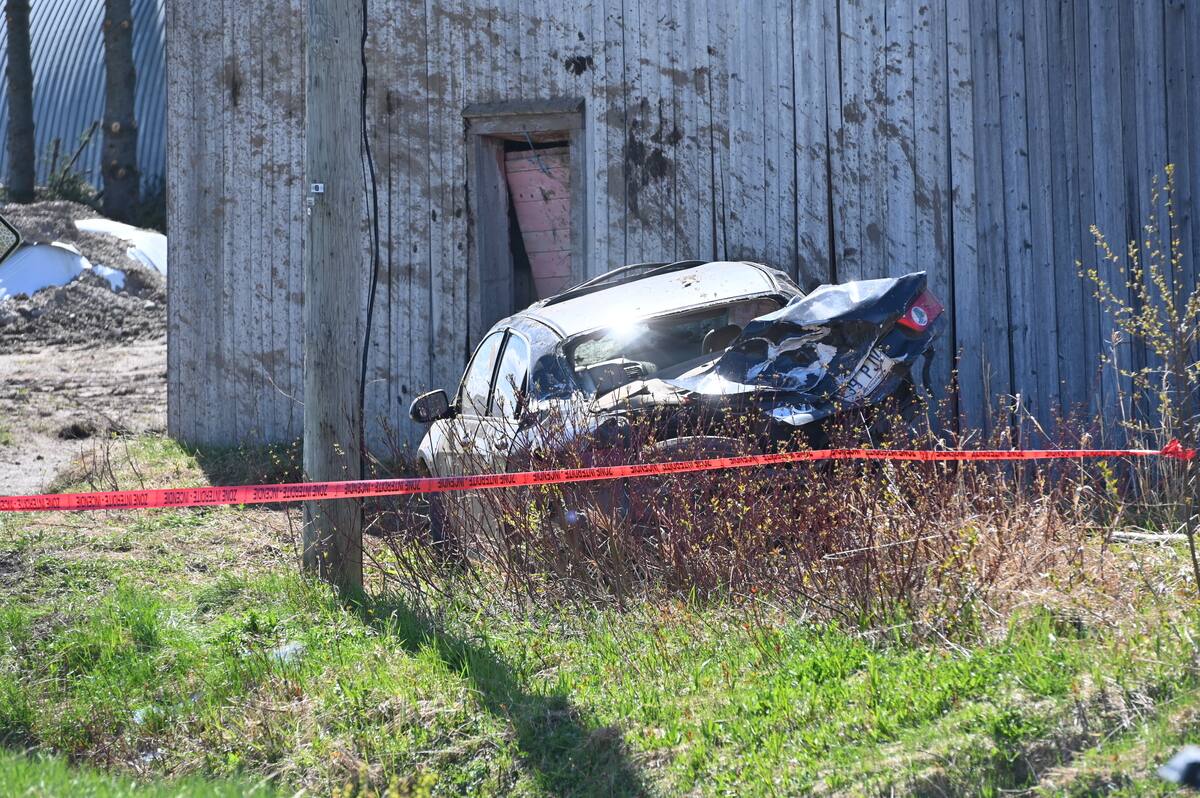 [PHOTOS] Grave accident dans Bellechasse un automobiliste lutte pour