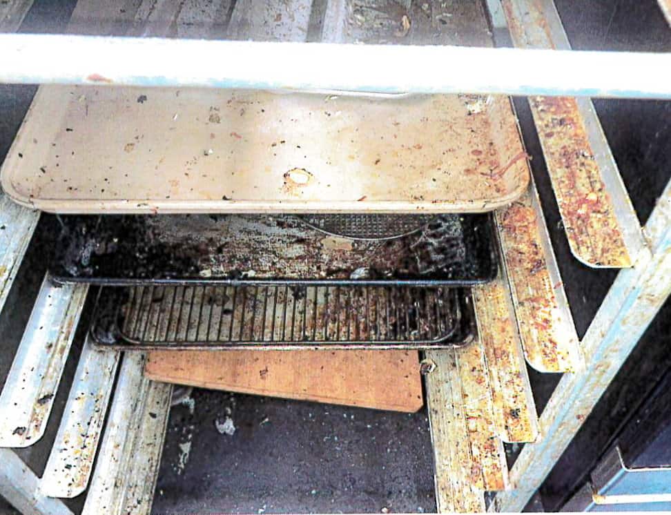 [PHOTOS] Le resto Platana fermé un mois après 8 inspections désastreuses