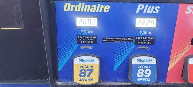 Le litre d'essence franchit les 2$... avant de rebaisser pour Pâques?
