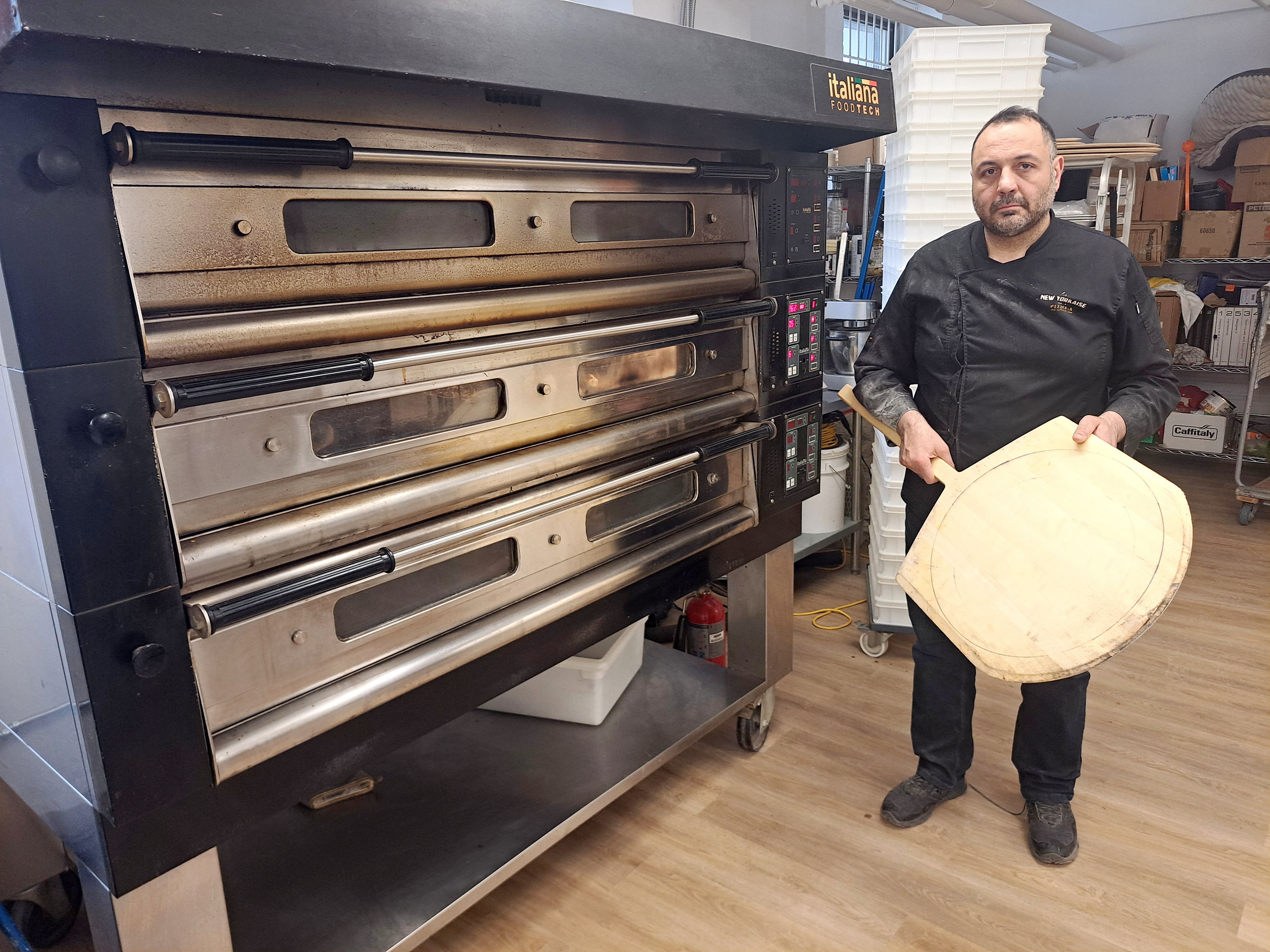 Reza Sedighi a dû fermer les portes de sa pizzeria après six ans dans le quartier Griffintown.