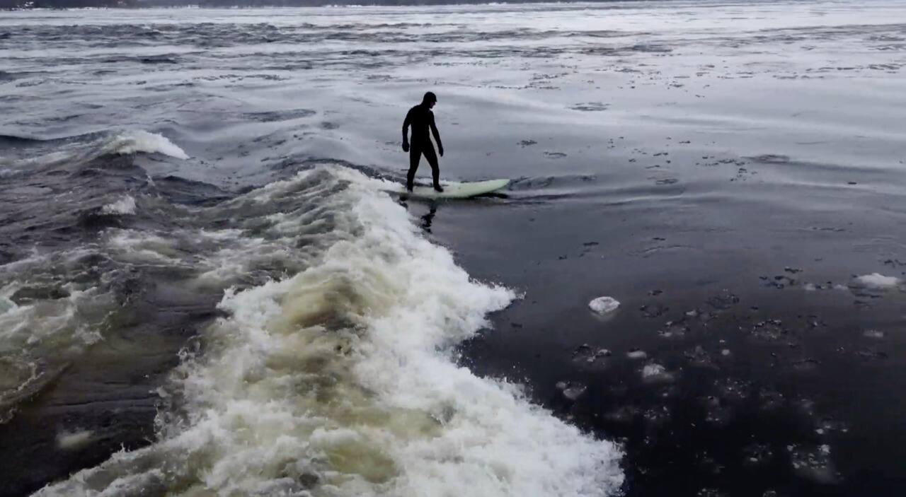 Surf de rivière en hiver