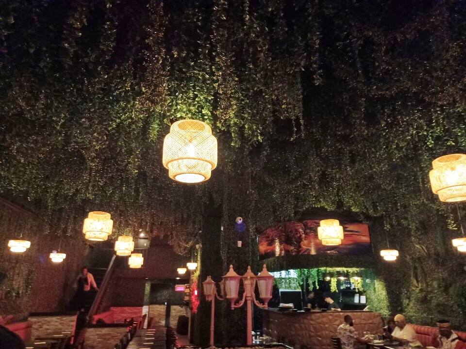 予防セクションの責任者であるケビン・フランクールと他の2人の警官は、クレセント・ストリートにあるレストランの発砲器が機能していないことに気づきました。