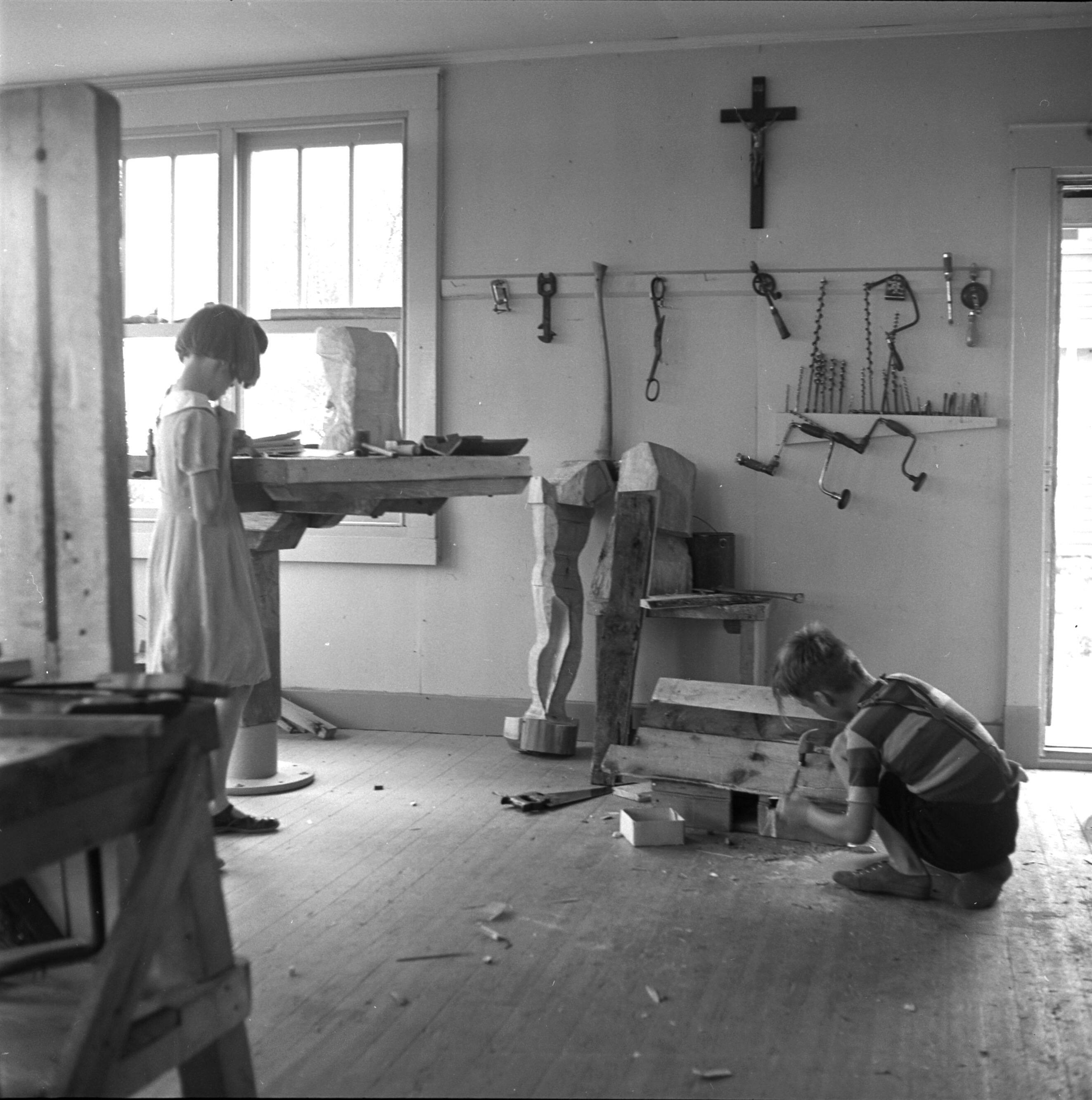 Sculpture Bois Jean Julian Bourgault – Femme Et Four à Pain (avec Dommages)