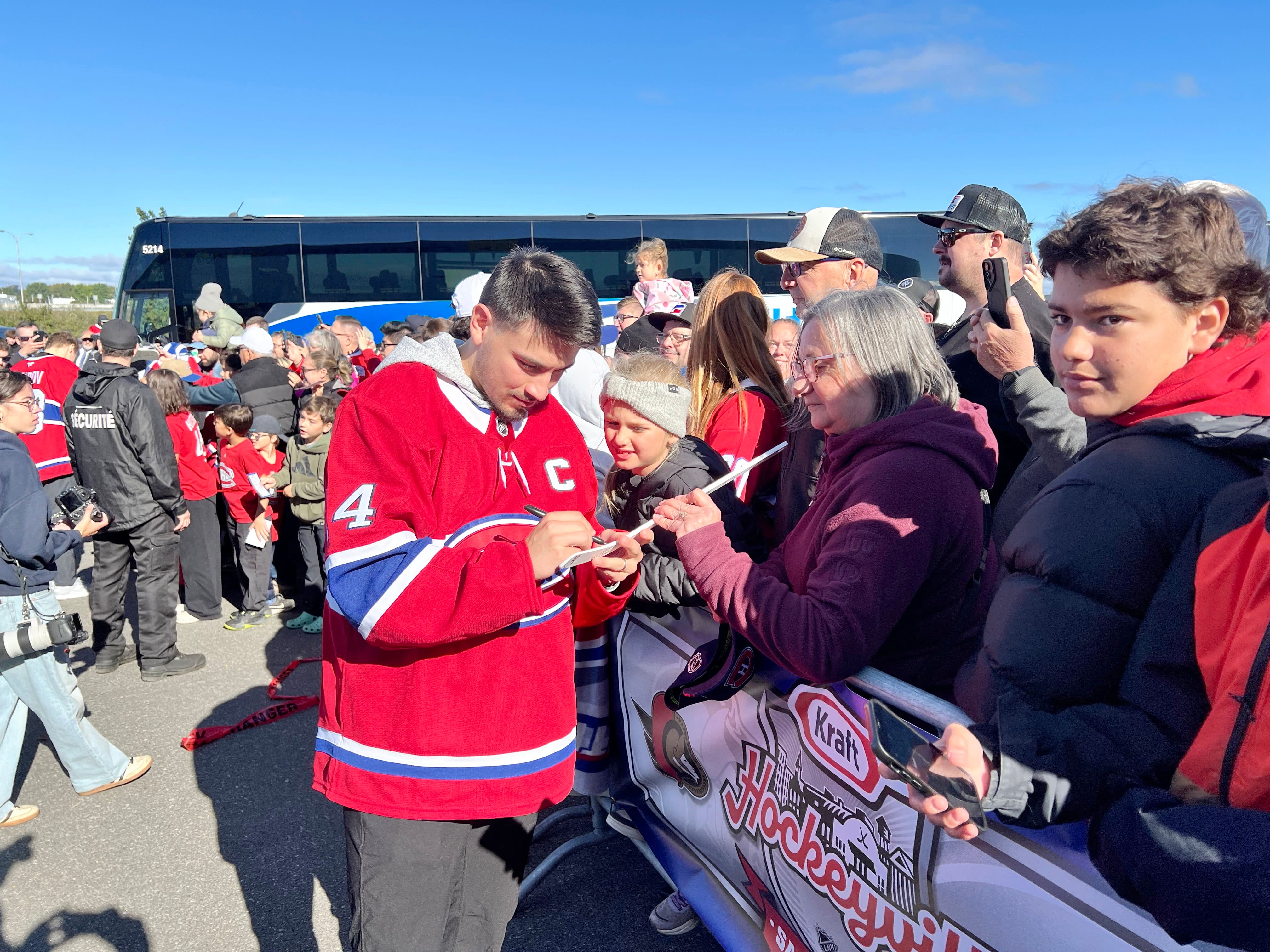 Les joueurs du Canadien accueillis en héros à Trois-Rivières pour la présentation du match Kraft Hockeyville