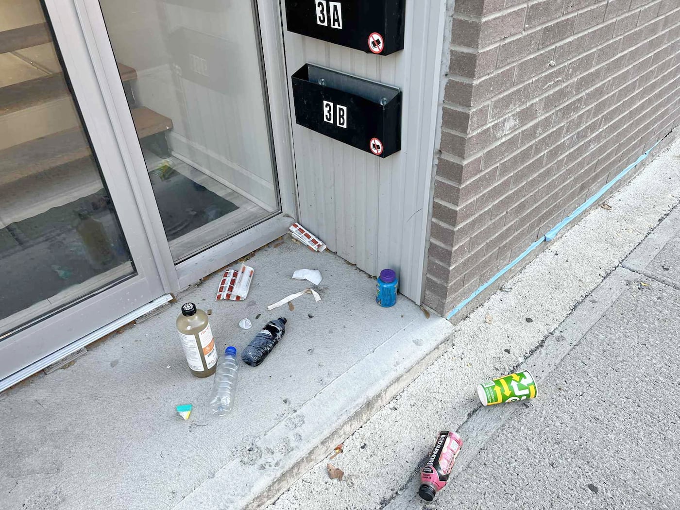 Chaque semaine, on doit retirer des seringues»: des citoyens et commerçants inquiets dans le quartier Centre-Sud | JDM