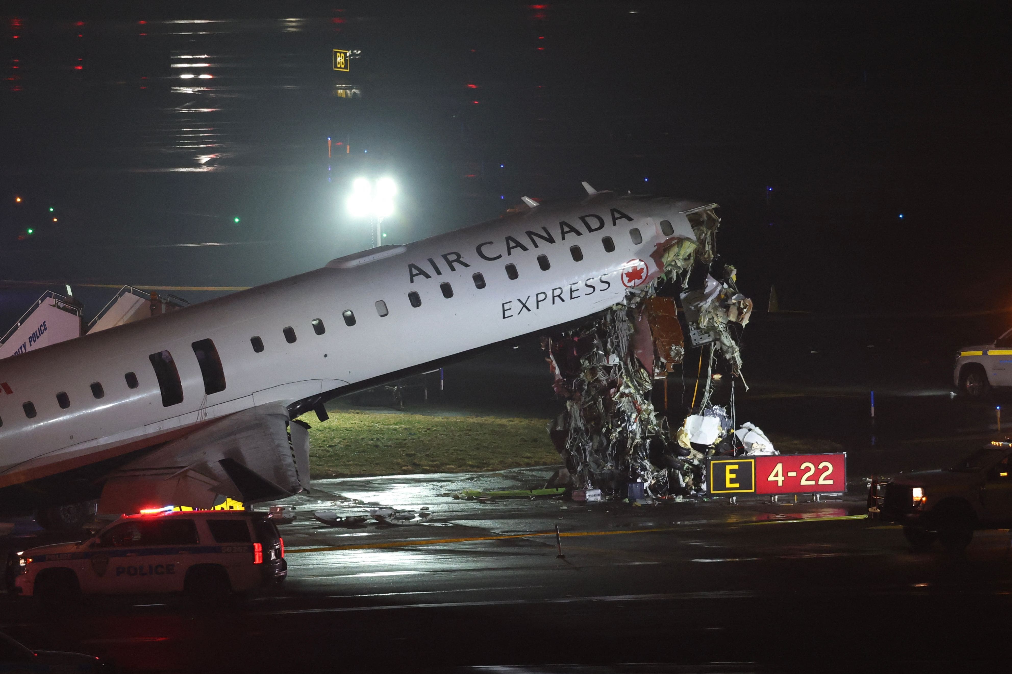 Un avion d&rsquo;Air Canada entre en collision avec un camion de pompiers &agrave; l&rsquo;a&eacute;roport LaGuardia