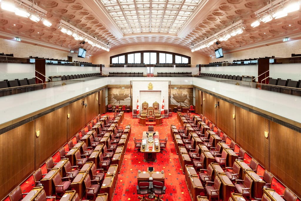 1,8 M$ pour que les s&eacute;nateurs viennent travailler &agrave; Ottawa en classe affaires