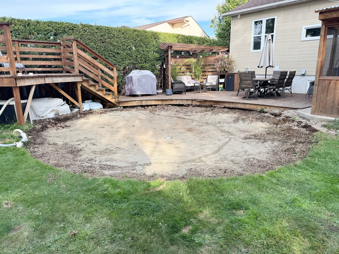 Règles sur les piscines résidentielles: elle s’endette pour respecter la nouvelle réglementation... puis vient le sursis d’un an