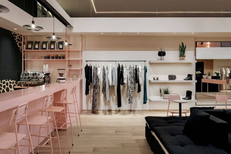 Que vous soyez à la recherche de produits haut de gamme ou de vêtements accessibles, voici cinq nouvelles adresses mode à découvrir à Montréal! Sur cette photo: La griffe française Ba&sh qui se prononce « bash » a ouvert sa première boutique phare canadienne à Montréal, dans le quartier huppé de Westmount.
PHOTO COURTOISIE
