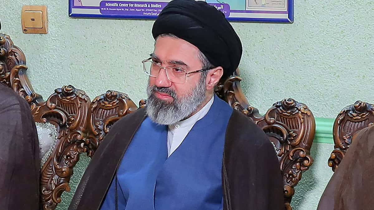 Le fils de Khamenei prend le pouvoir en Iran, au grand dam des États-Unis, selon un politologue