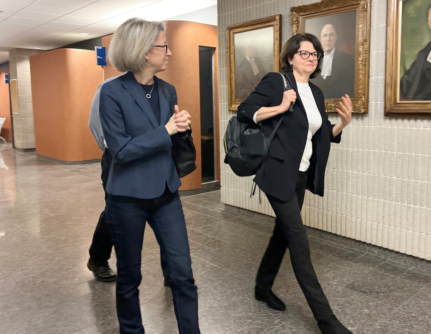 Policiers contre Radio-Canada: des femmes crédibles, estime la ...