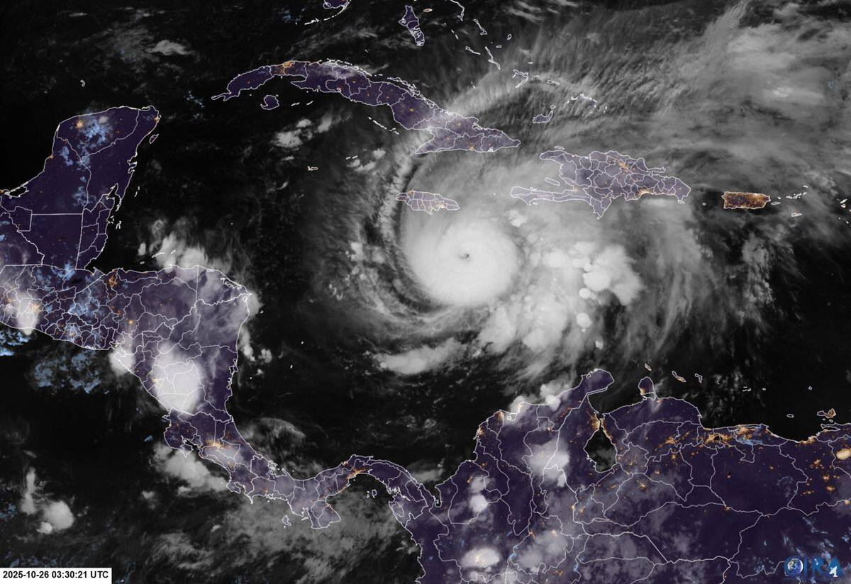 &laquo;Vents destructeurs&raquo;: l'ouragan &laquo;Melissa&raquo; passe en cat&eacute;gorie 5