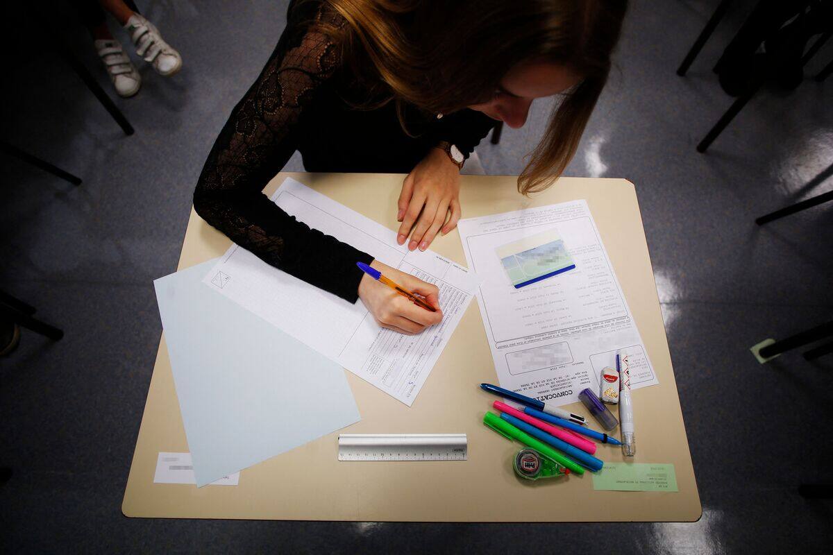 Un d&eacute;put&eacute; et un chef de police arr&ecirc;t&eacute;s pour avoir aid&eacute; une ado &agrave; tricher &agrave; un examen