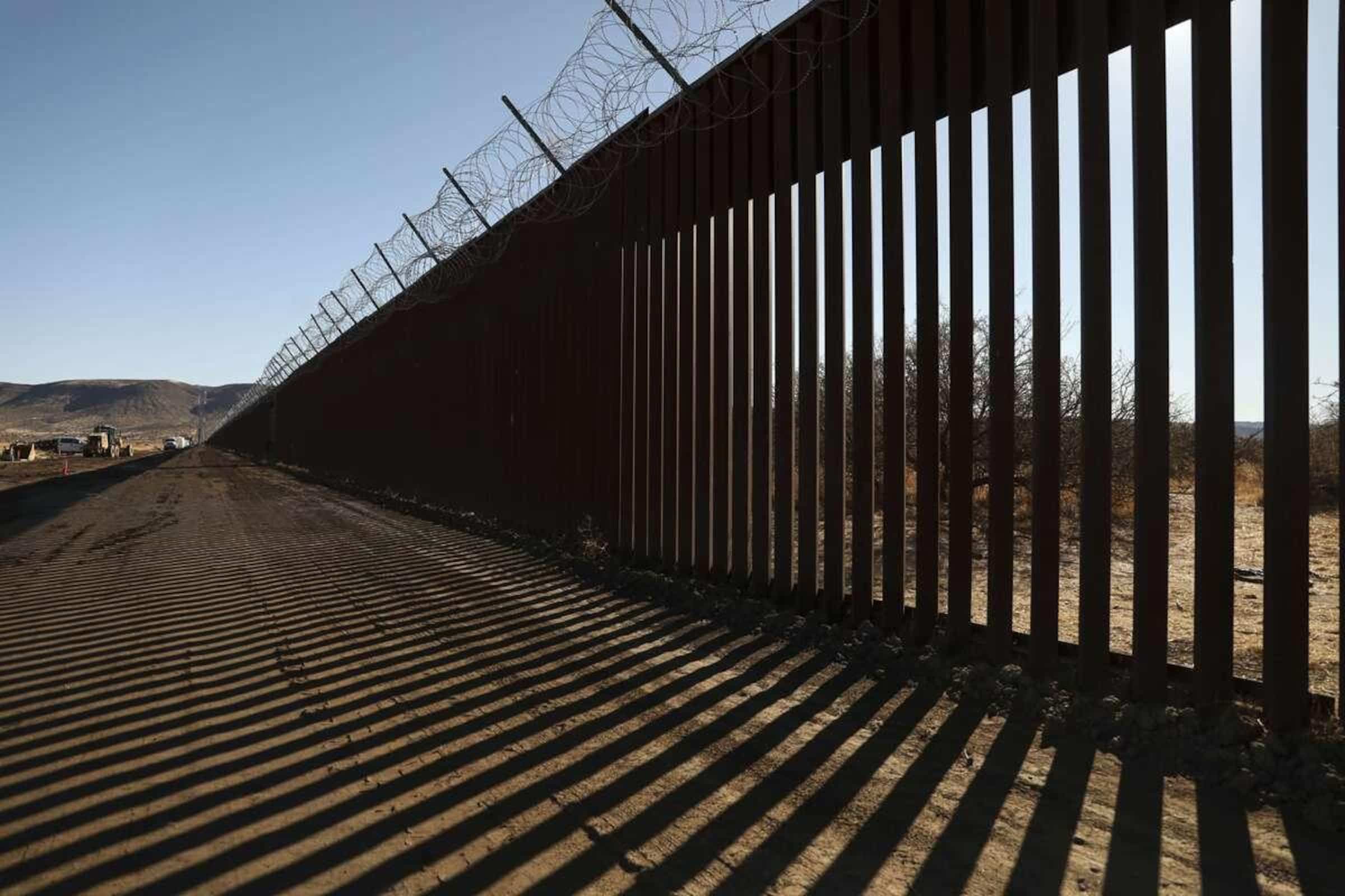 Entre le Mexique et les ÉtatsUnis, le «mur de Trump» avance un peu