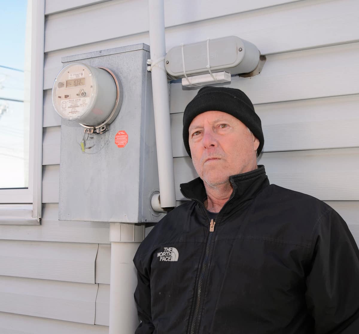 Projet d&rsquo;enfouissement des fils abandonn&eacute;: il vit avec une entr&eacute;e &eacute;lectrique &laquo;temporaire&raquo; depuis pr&egrave;s de trente ans