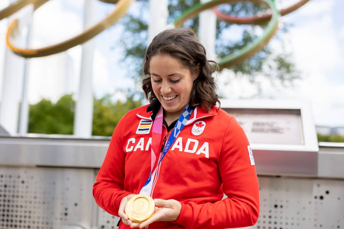 Maude Charron et Andre De Grasse nomm&eacute;s porte-drapeaux