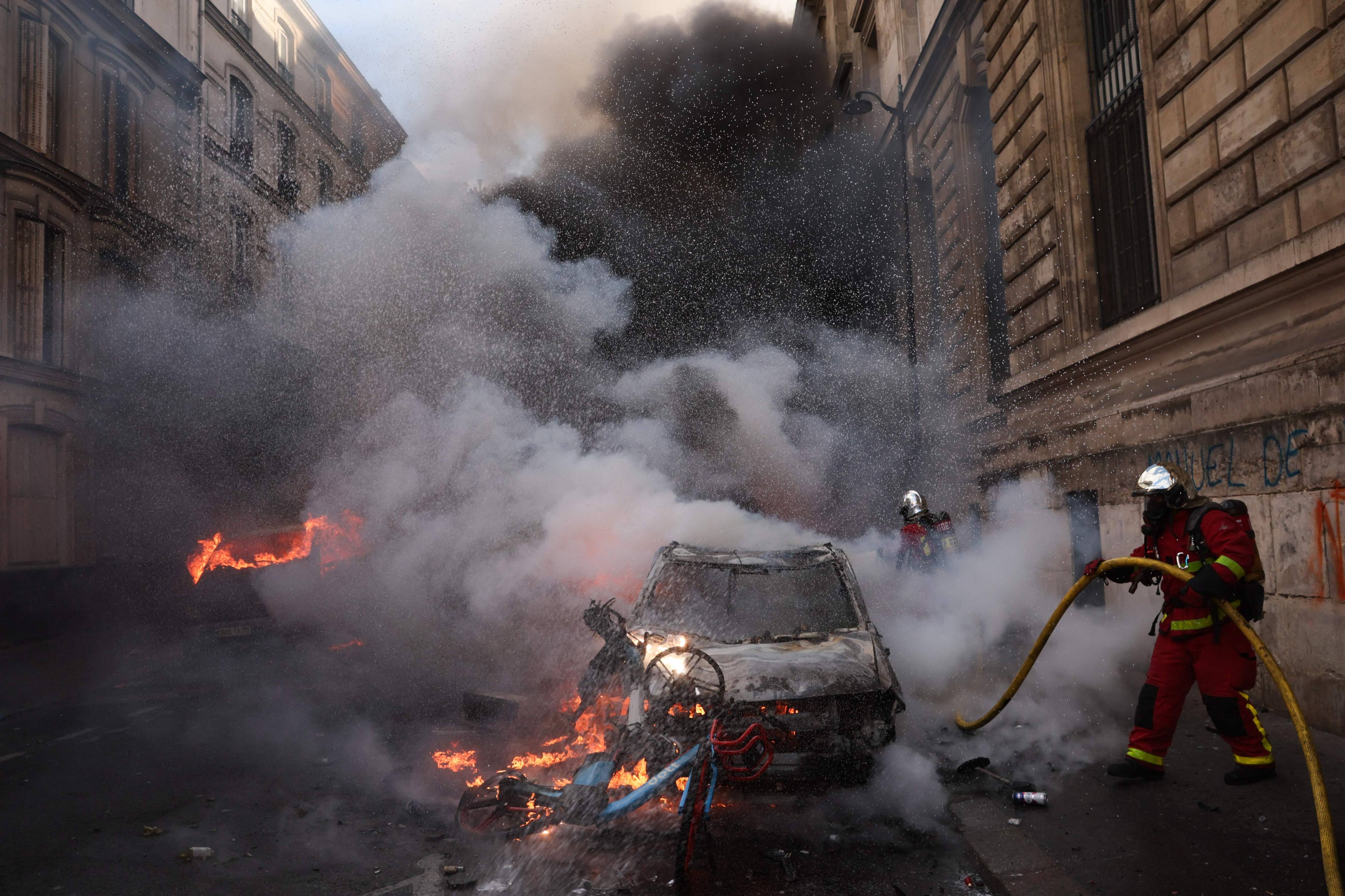 EN VIDÉO | Grabuge et violence dans plusieurs rassemblements en France
