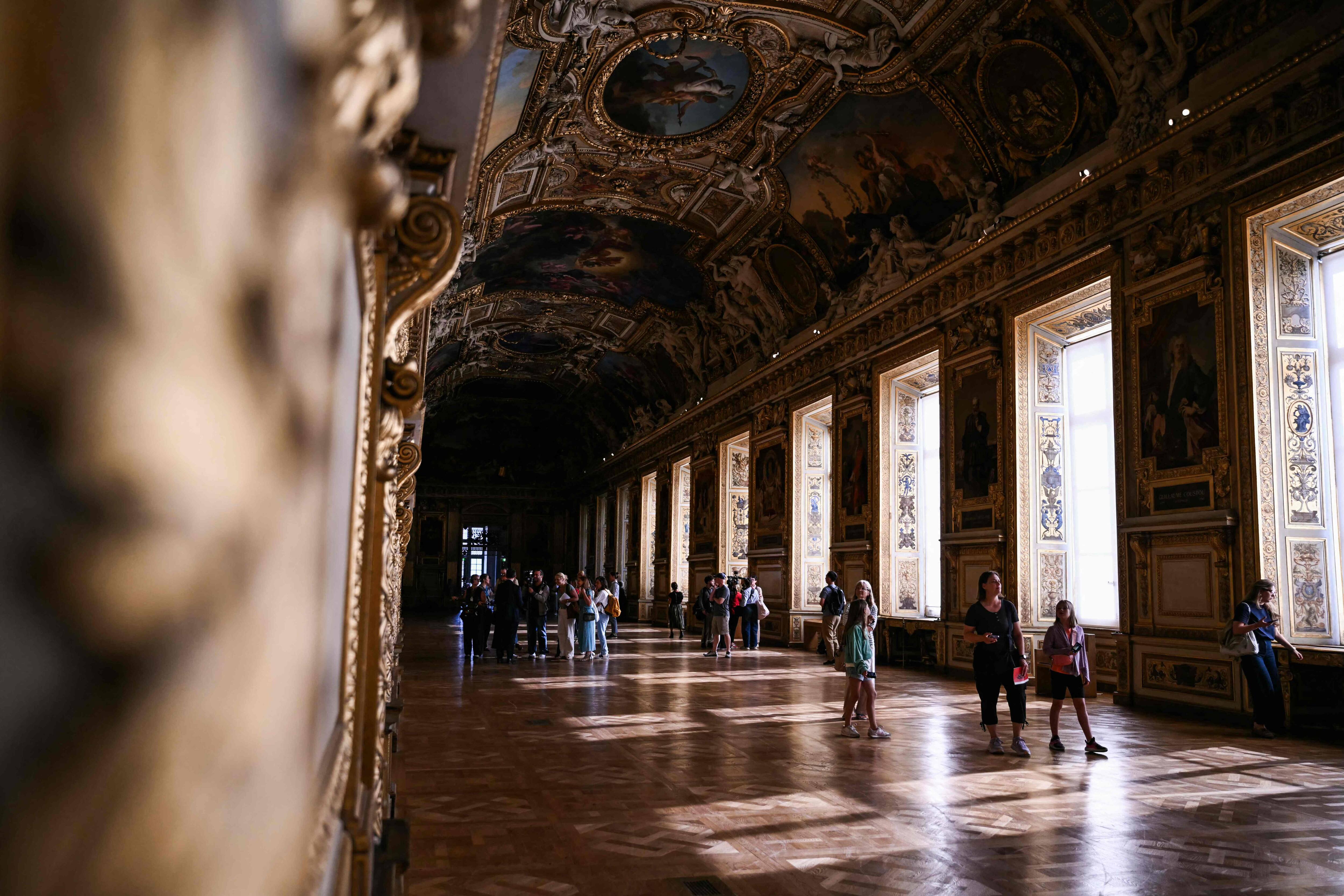 The doors of the Louvre's Apollon gallery have reopened, nine months after the spectacular burglary of October 2025, but without any objects on display.