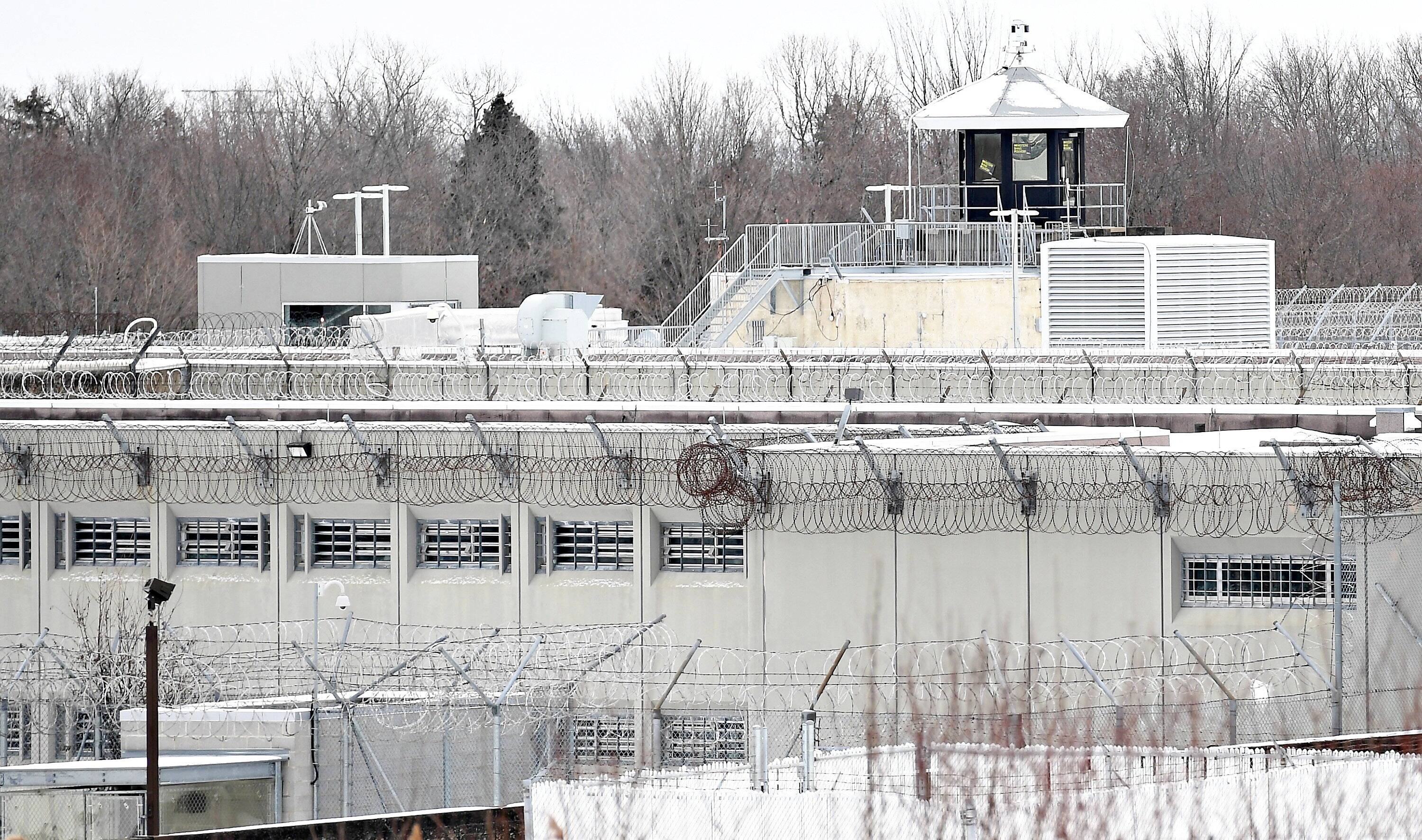 Confinement à la prison de Québec: une possible arme à feu entre les murs