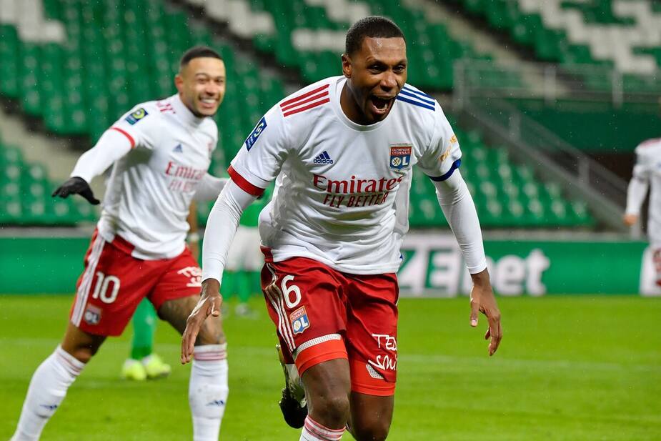 Image principale de l'article Une vedette du soccer est expulsée de son club