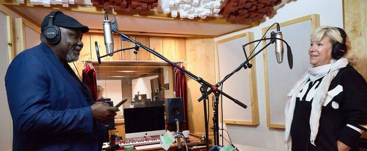 Lulu Hughes in duet with Maka Kotto 1