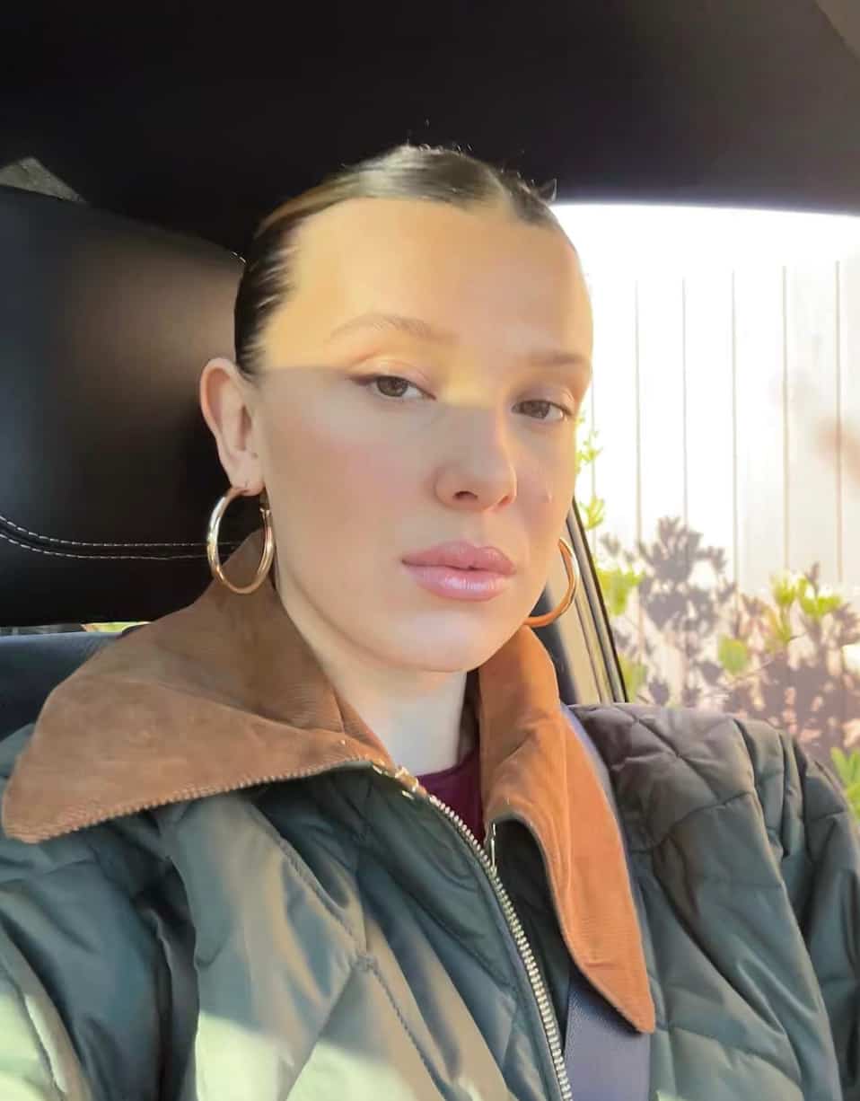 Millie Bobby Brown et la plus petite jupe en denim
