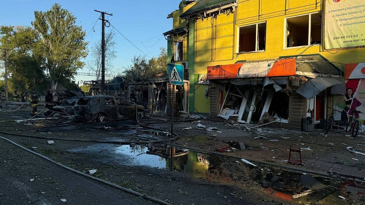 Ukraine: trois civils tués et 18 blessés dans une attaque russe sur la ville de Dnipro