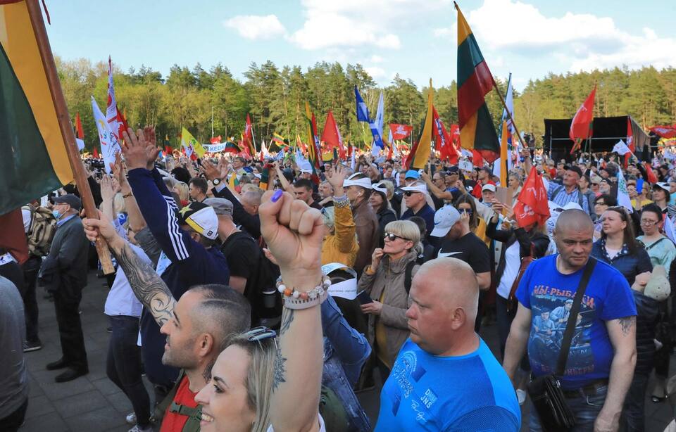 Des milliers de Lituaniens protestent contre les unions civiles de même