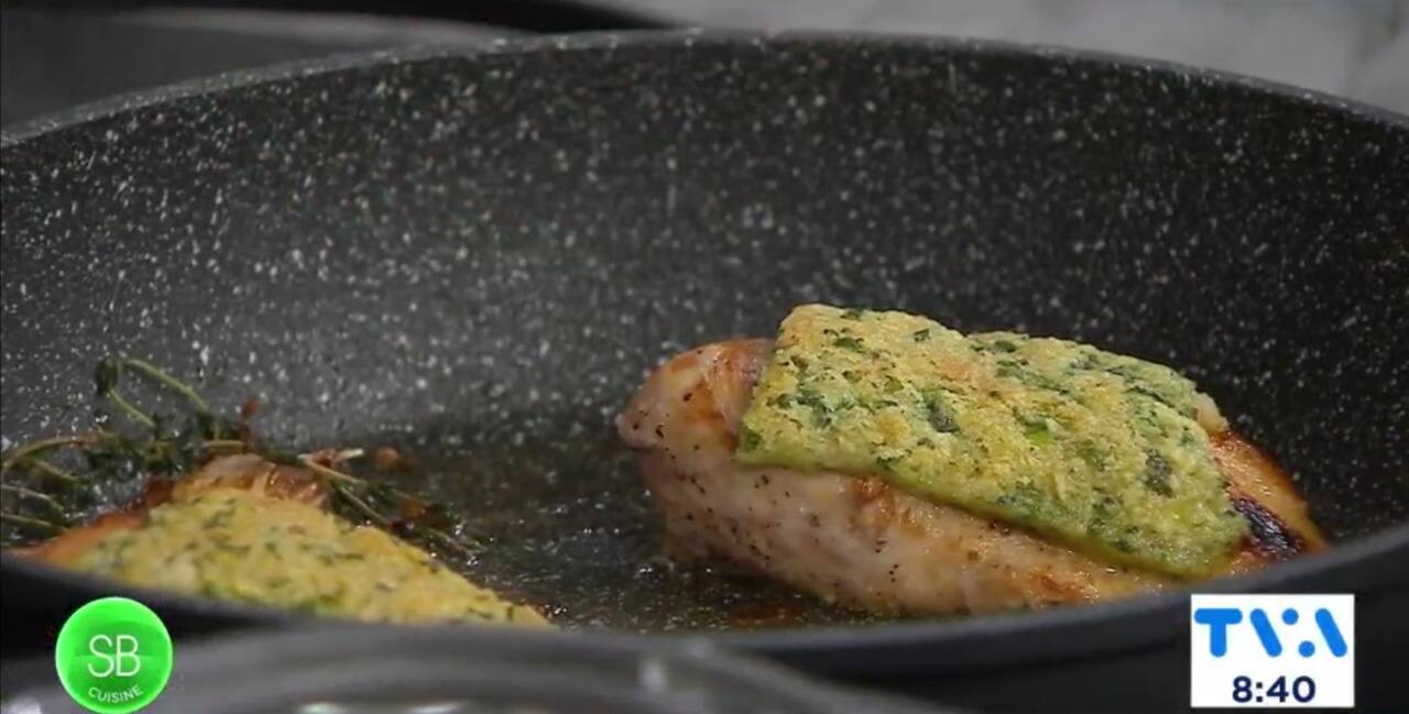 Poitrine de poulet en croûte d’herbes, gratin