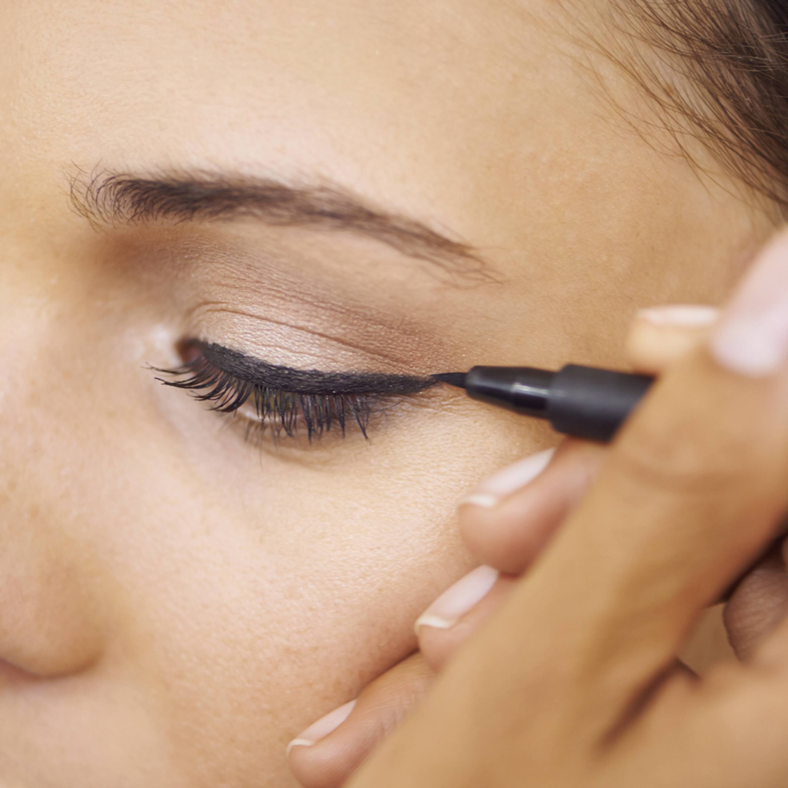 La solution pour ne plus jamais rater son eyeliner | Coup de pouce