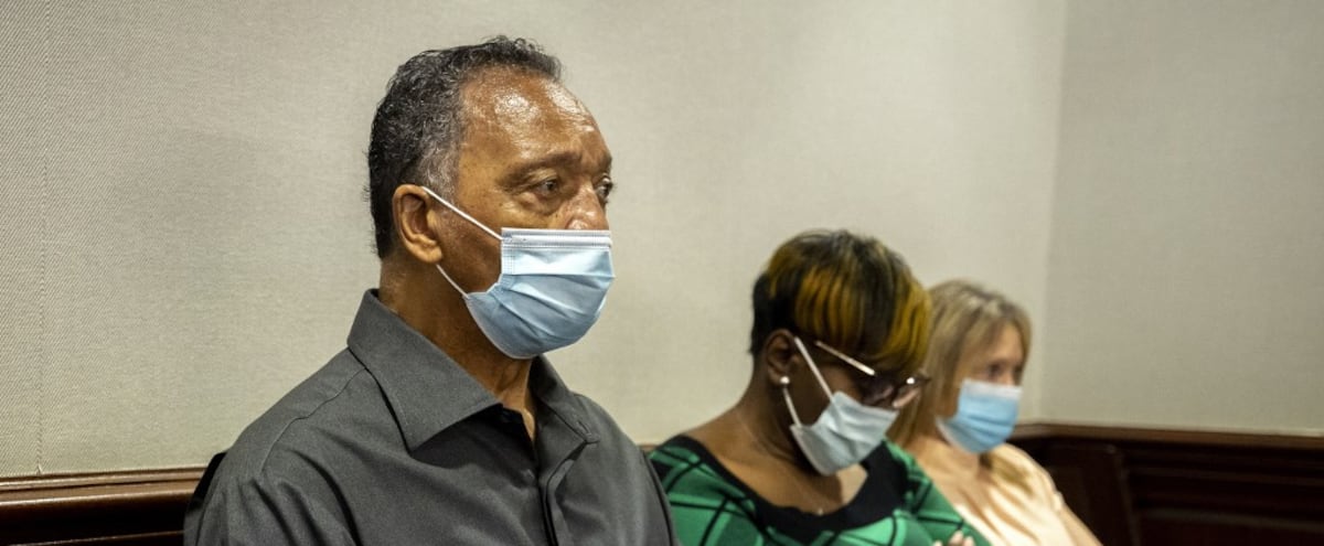 Julgamento do assassinato de Ahmed Arbery: a defesa foi perturbada pela presença de “padres negros” Julgamento do assassinato de Ahmed Arbery: a defesa foi perturbada pela presença de “padres negros”