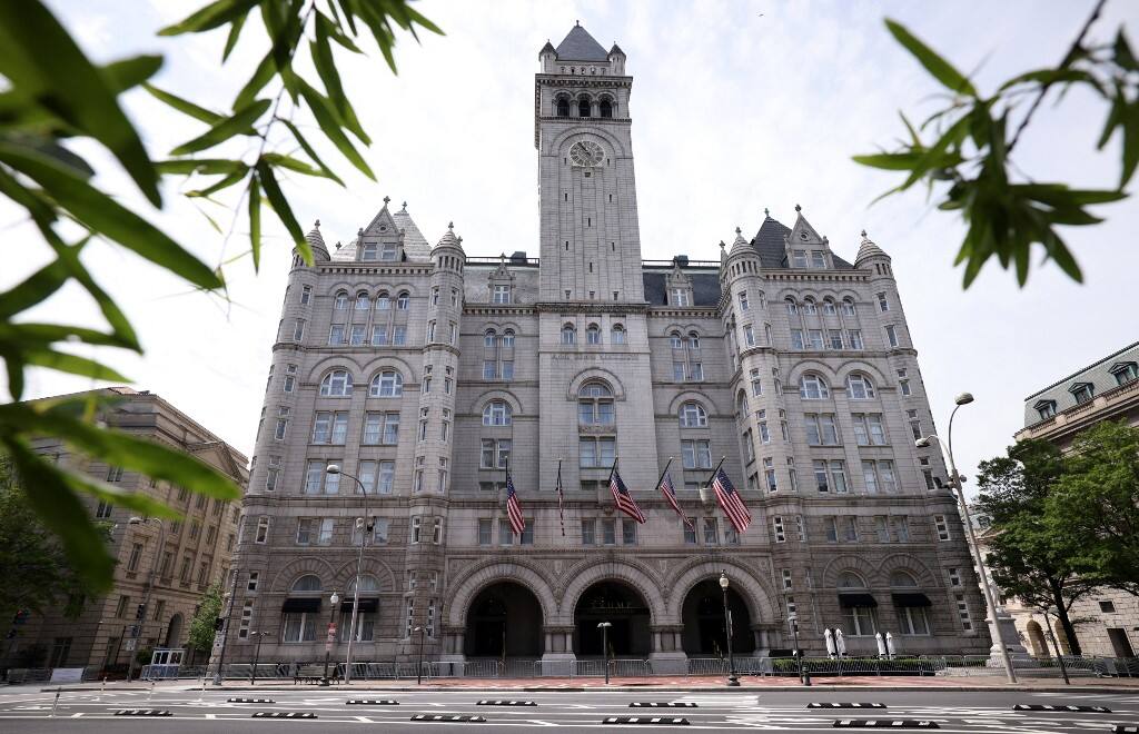 La compagnie de Trump va c&eacute;der le bail de son h&ocirc;tel de Washington pour 375 millions de dollars