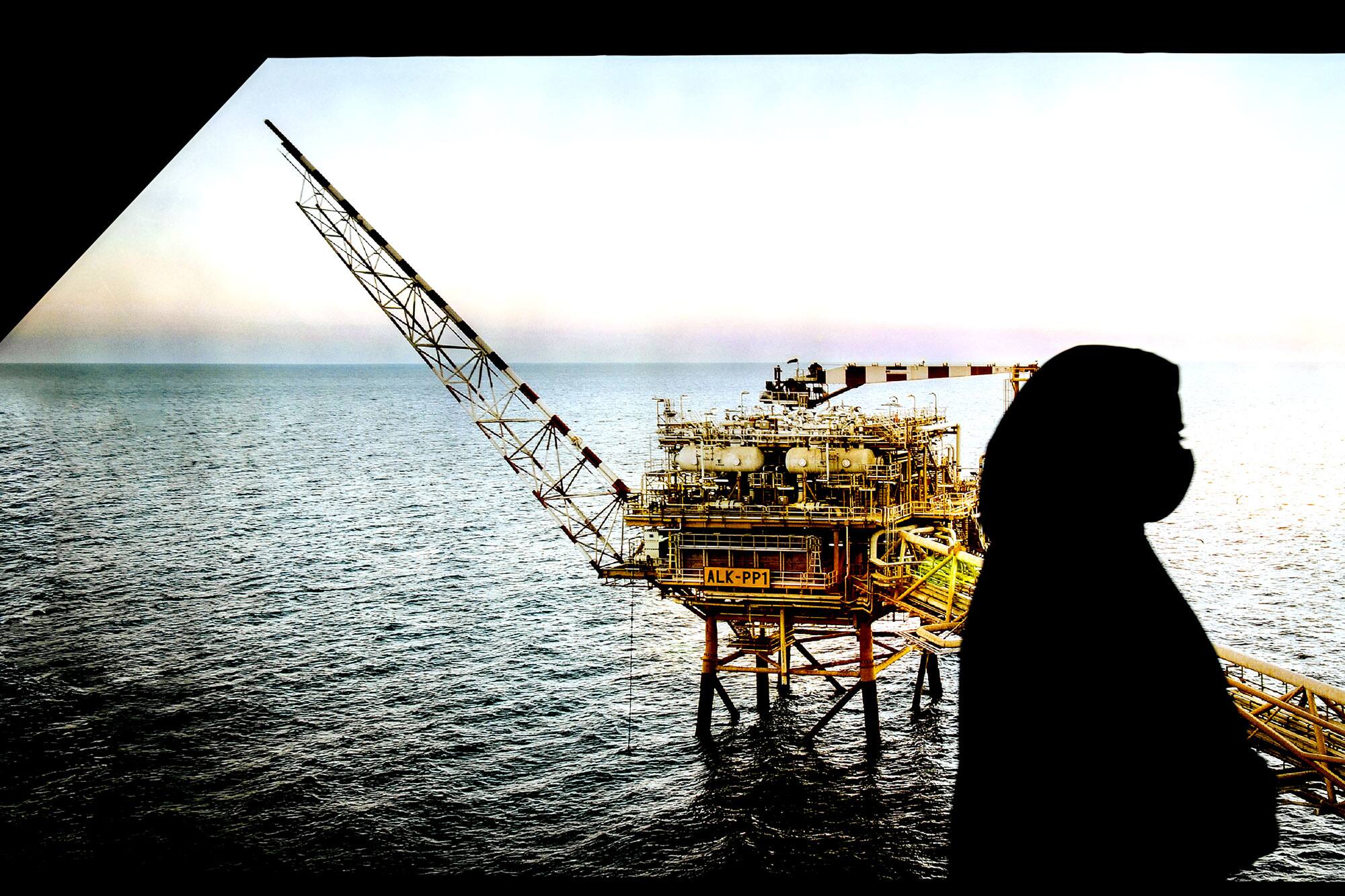 Le p&eacute;trole grimpe avec l'embargo am&eacute;ricain attendu sur le brut russe