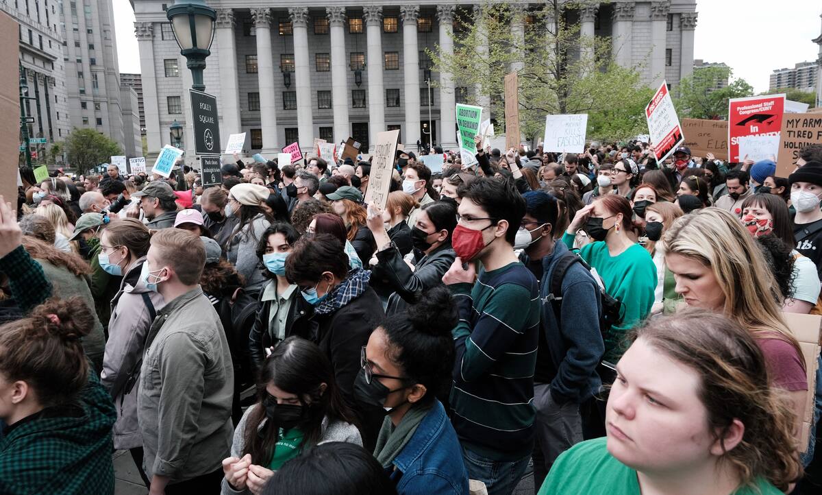 «Stop à la guerre contre les femmes»: mobilisation à New York pour le droit à l'avortement