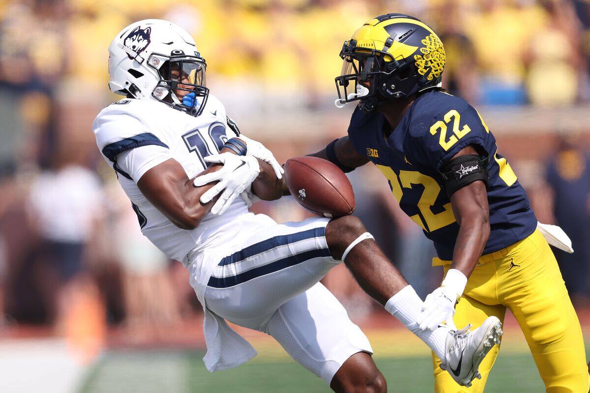 Kevin Mital, entrenando con los Rouge et Or en la Universidad Laval, en septiembre de 2023.