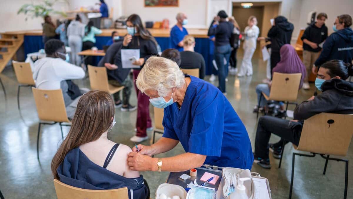 Norvège: nouvelles restrictions face à un foyer présumé du variant Omicron