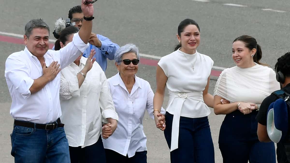 Former President of Honduras, pardoned by Trump, returns to his country Former President of Honduras, pardoned by Trump, returns to his country