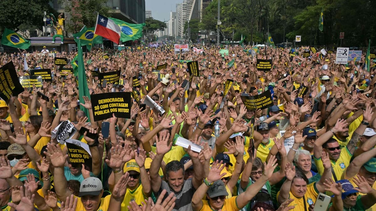 EN IMAGES | «Démocratie» et «liberté»: Manifestation majeure au Brésil après la suspension de X