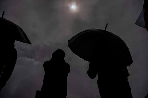 Eclipse solar total: el sur de Chile y Argentina cayeron en la oscuridad