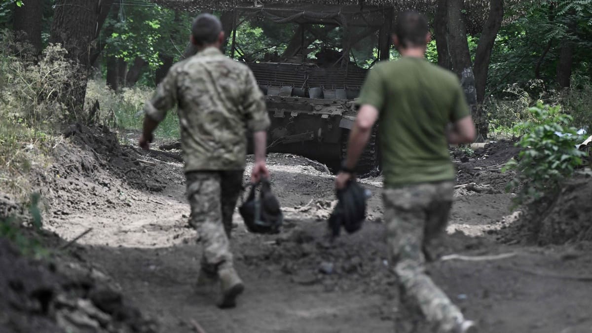 Russian forces are accused of “beheading” a Ukrainian soldier Russian forces are accused of “beheading” a Ukrainian soldier