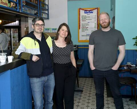 Les copropriétaires du restaurant Le Super Qualité