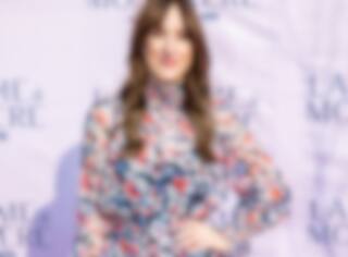 Anne-Élisabeth Bossé se fait couper les cheveux