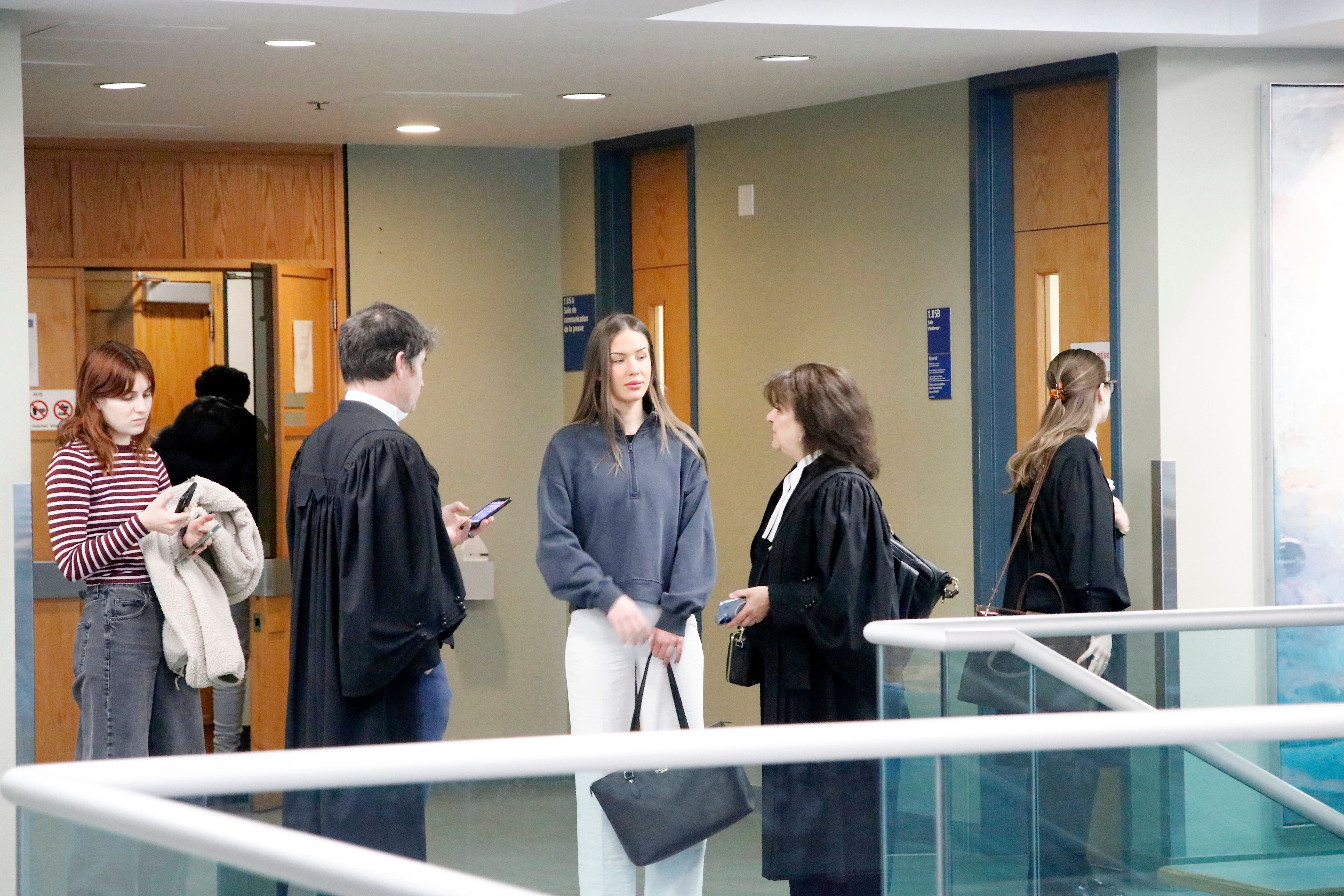 Une fraudeuse sermonnée par un juge: à seulement 19 ans, elle vole 20 aînés