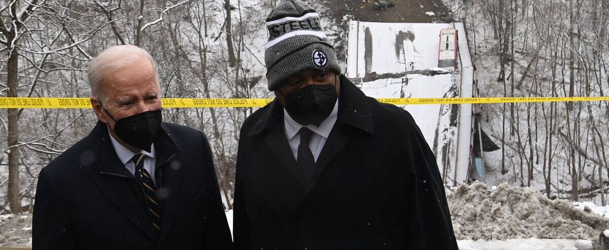 Biden visite un pont effondré, et plaide pour rénover les infrastructures comme les usines américaines