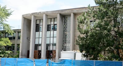 A class photo of Westmount High School, Montreal, 1981. Kamala Harris can be seen in the front row, surrounded by a circle.