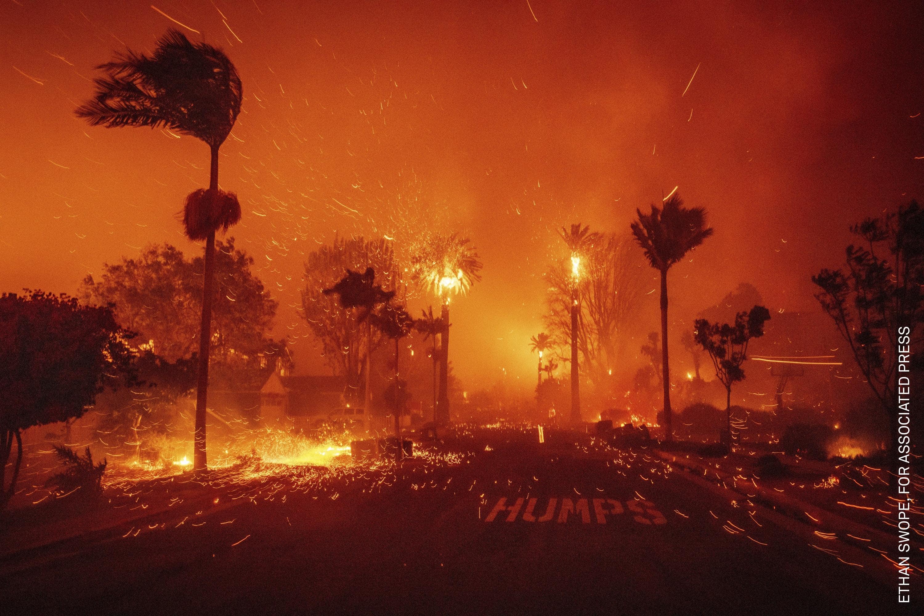 L’incendie de Palisades, attisé par des vents violents,
ravage un quartier. Les incendies de Los Angeles ont
causé entre 28 et 53,8 milliards de dollars de dégâts
matériels et perturbé des milliers d’entreprises
locales. Los Angeles, Californie, États-Unis, 7 janvier
2025