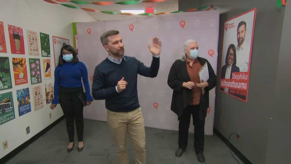 Gabriel Nadeau-Dubois de retour sur le terrain après son congé parental